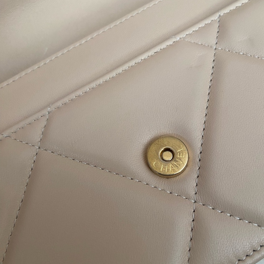 Chanel 19 WOC Wallet on Chain - Picture 14 of 16